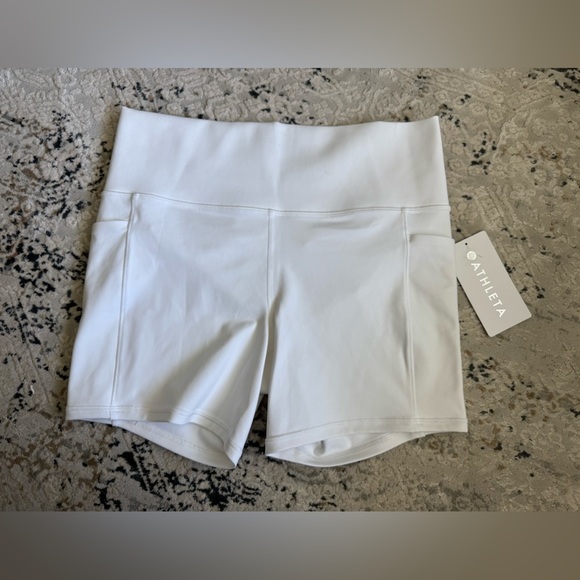Athleta Size 12 NWT Shorts w/ pockets 5” inseam - Picture 1 of 3